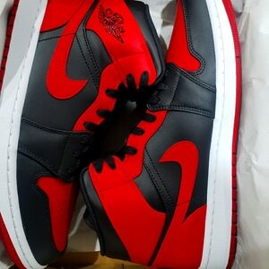 Nike Jordan 1 mid banned men's size 11